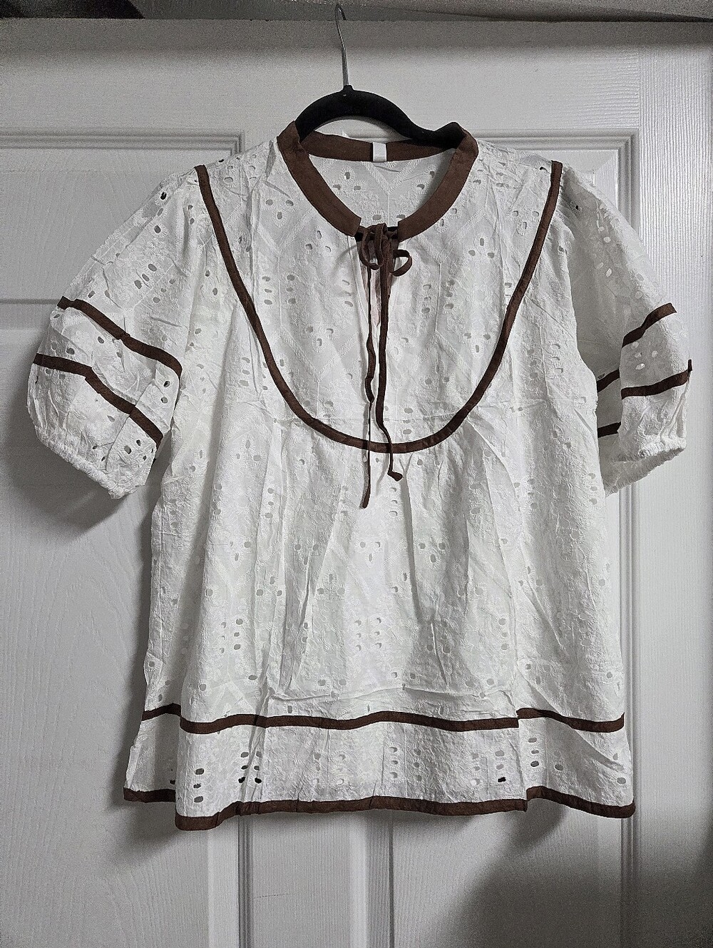 NWT Women’s Falechay White Eyelet Peasant Top with Brown Trim Size L